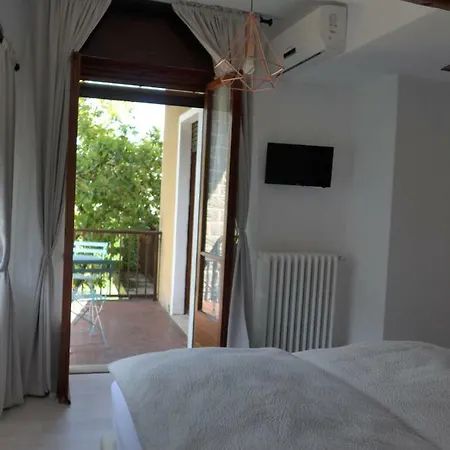 La Tana Affittacamere Lenno