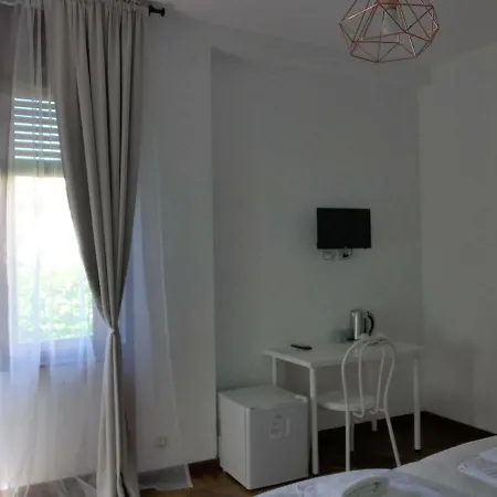 La Tana Affittacamere Lenno